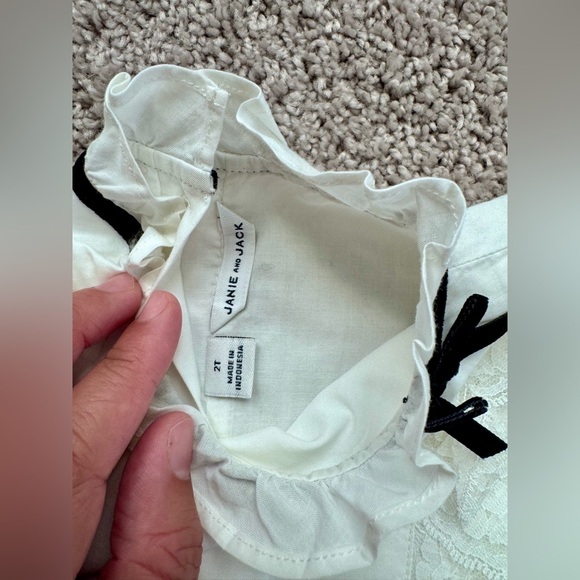 Janie and Jack - White Ruffled Kids Top size 2T - Picture 2 of 4